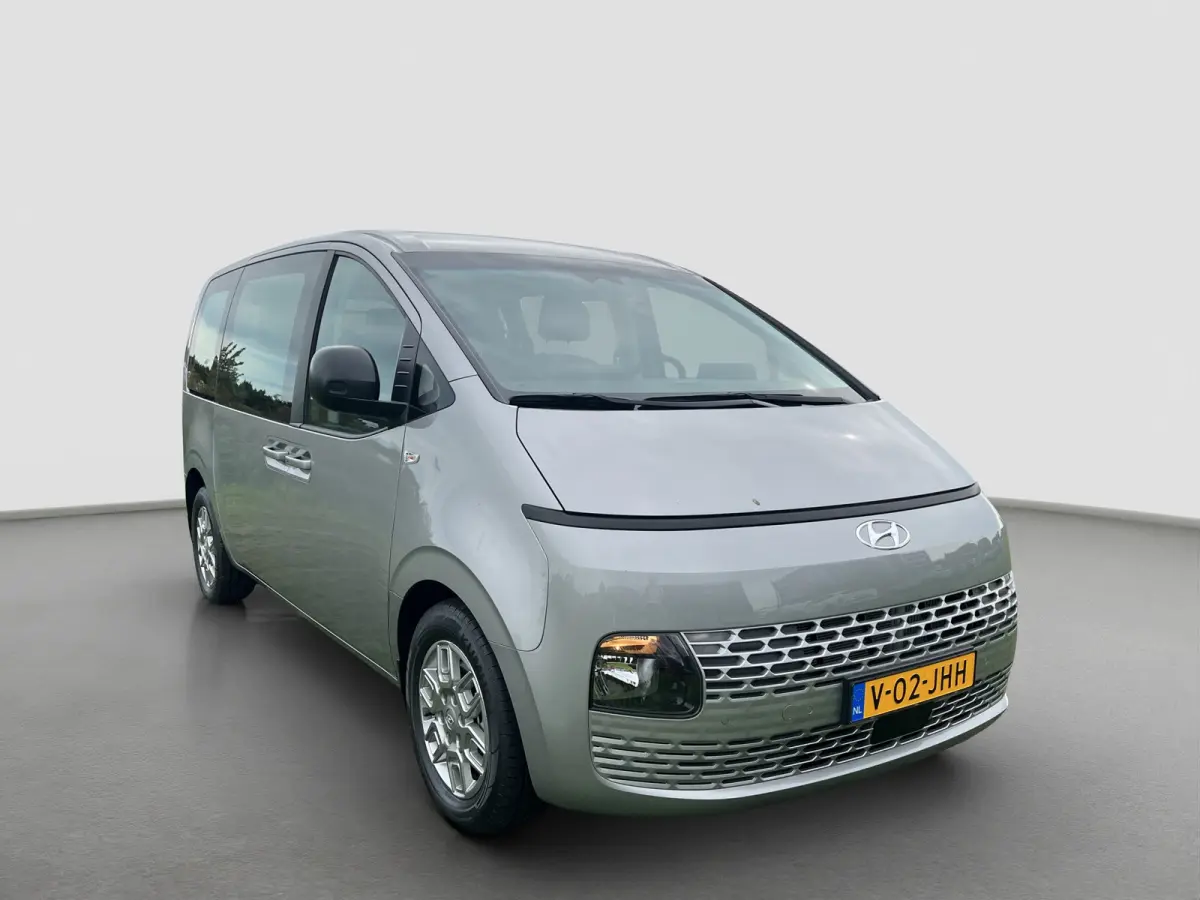 2.2 Dubbele Cabine 6 pers Aut. Camera | 6 pers Dubbele cabine | 2 schuifdeuren | Carplay | Trekhaak | Adaptive cruise controle | Ruiten achter | Parkeersensoren voor en achter | Climate cont