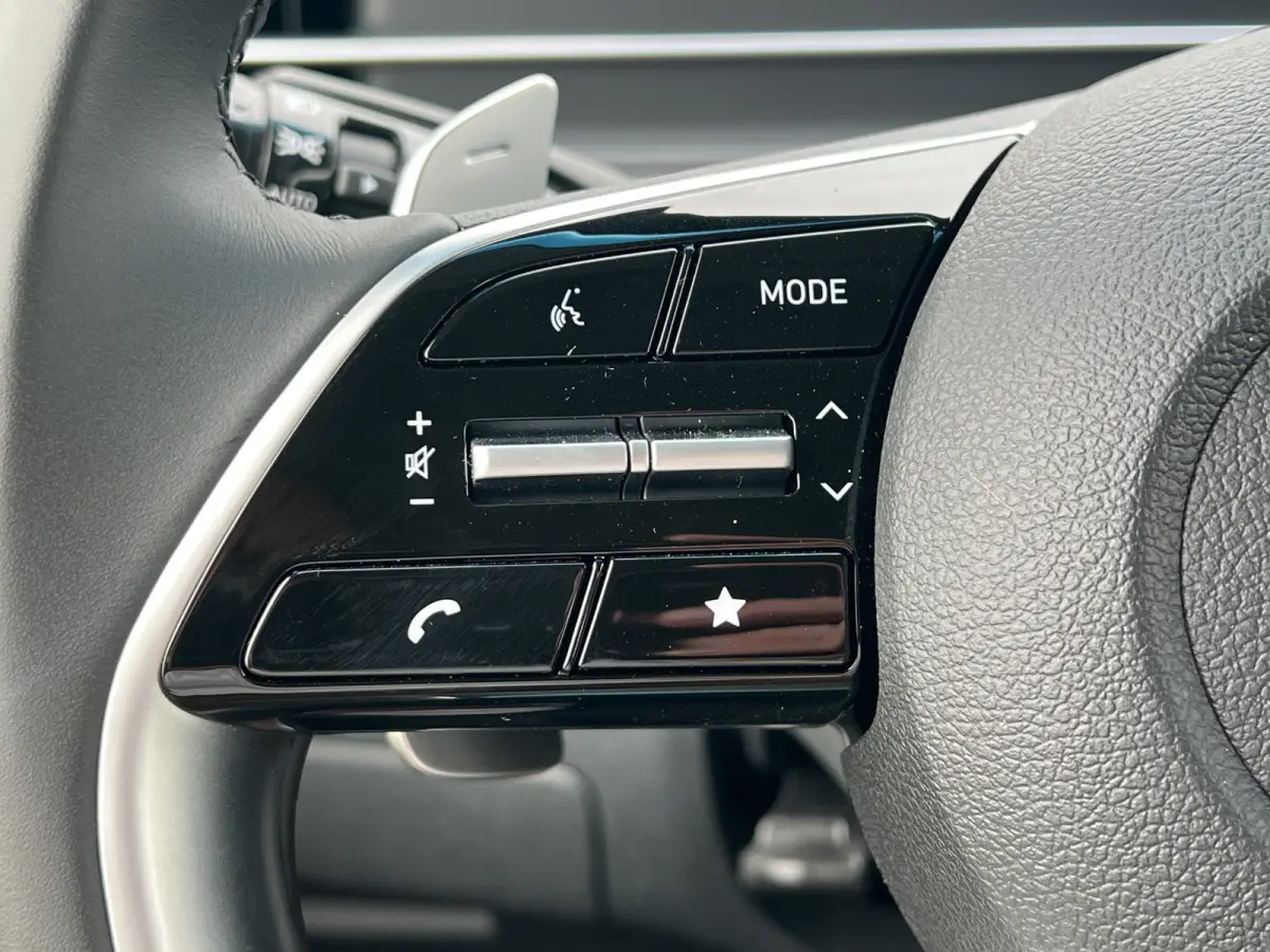 2.2 Dubbele Cabine 6 pers Aut. Camera | 6 pers Dubbele cabine | 2 schuifdeuren | Carplay | Trekhaak | Adaptive cruise controle | Ruiten achter | Parkeersensoren voor en achter | Climate cont