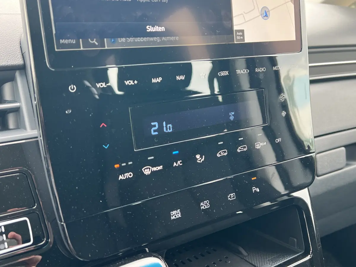 2.2 Dubbele Cabine 6 pers Aut. Camera | 6 pers Dubbele cabine | 2 schuifdeuren | Carplay | Trekhaak | Adaptive cruise controle | Ruiten achter | Parkeersensoren voor en achter | Climate cont