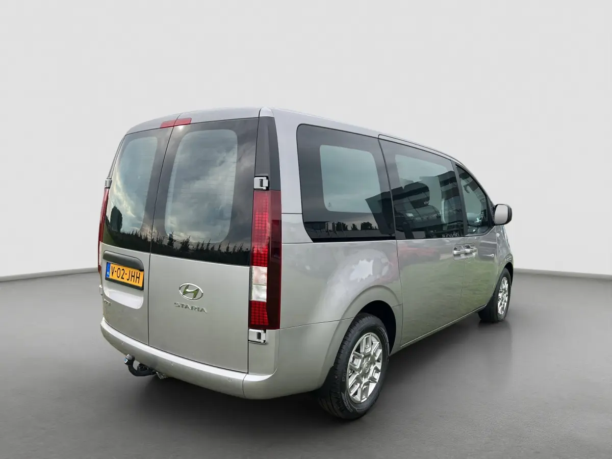 2.2 Dubbele Cabine 6 pers Aut. Camera | 6 pers Dubbele cabine | 2 schuifdeuren | Carplay | Trekhaak | Adaptive cruise controle | Ruiten achter | Parkeersensoren voor en achter | Climate cont