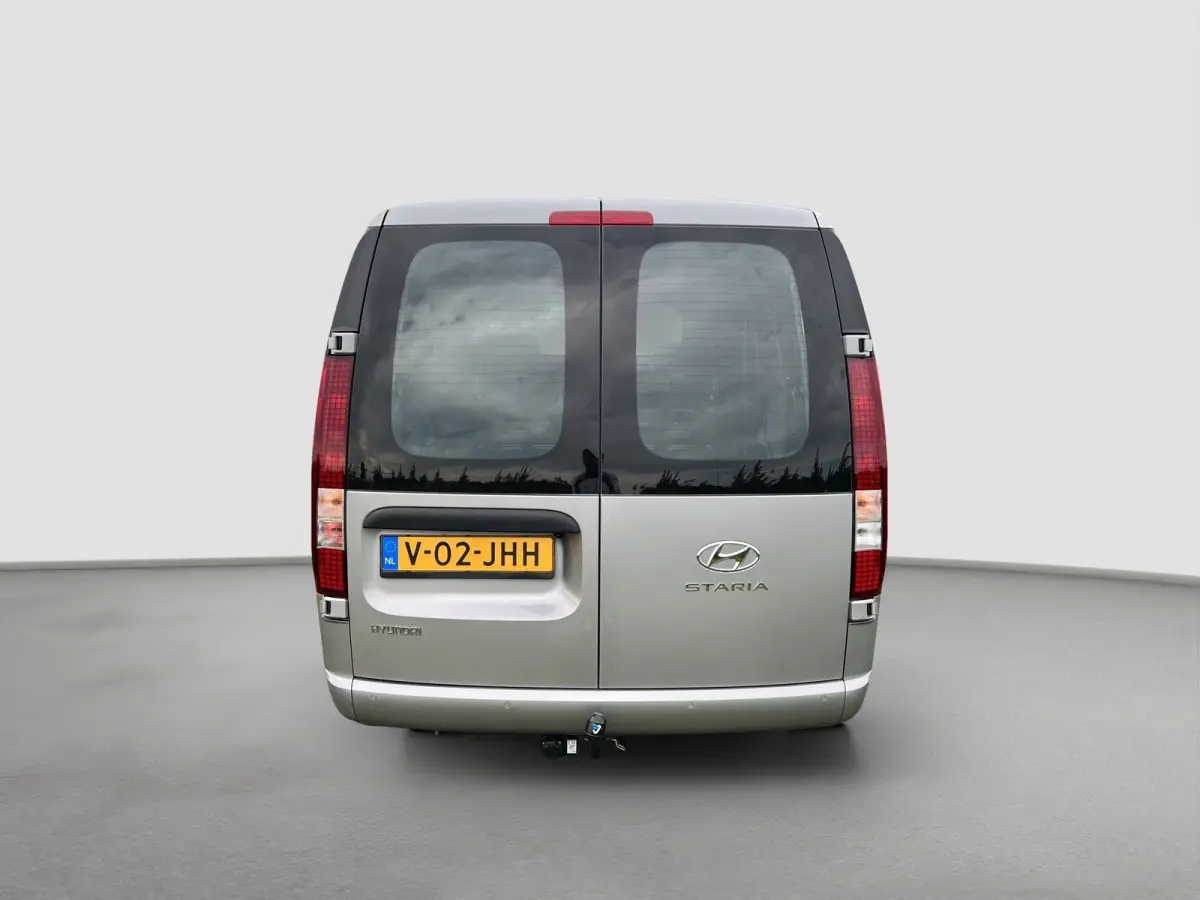 2.2 Dubbele Cabine 6 pers Aut. Camera | 6 pers Dubbele cabine | 2 schuifdeuren | Carplay | Trekhaak | Adaptive cruise controle | Ruiten achter | Parkeersensoren voor en achter | Climate cont