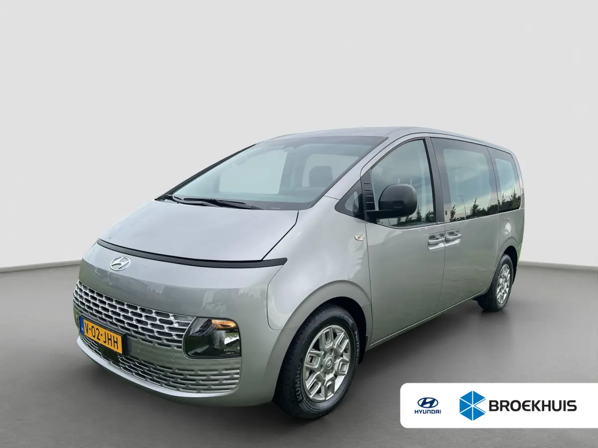 2.2 Dubbele Cabine 6 pers Aut. Camera | 6 pers Dubbele cabine | 2 schuifdeuren | Carplay | Trekhaak | Adaptive cruise controle | Ruiten achter | Parkeersensoren voor en achter | Climate cont