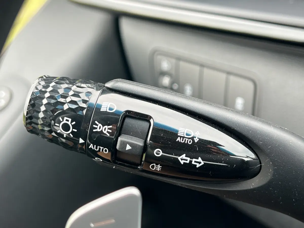 2.2 Dubbele Cabine 6 pers Aut. Camera | 6 pers Dubbele cabine | 2 schuifdeuren | Carplay | Trekhaak | Adaptive cruise controle | Ruiten achter | Parkeersensoren voor en achter | Climate cont