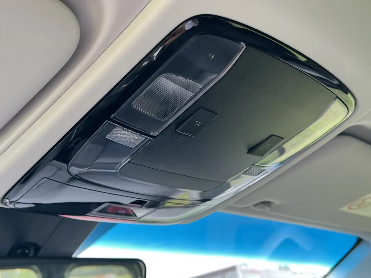 2.2 Dubbele Cabine 6 pers Aut. Camera | 6 pers Dubbele cabine | 2 schuifdeuren | Carplay | Trekhaak | Adaptive cruise controle | Ruiten achter | Parkeersensoren voor en achter | Climate cont
