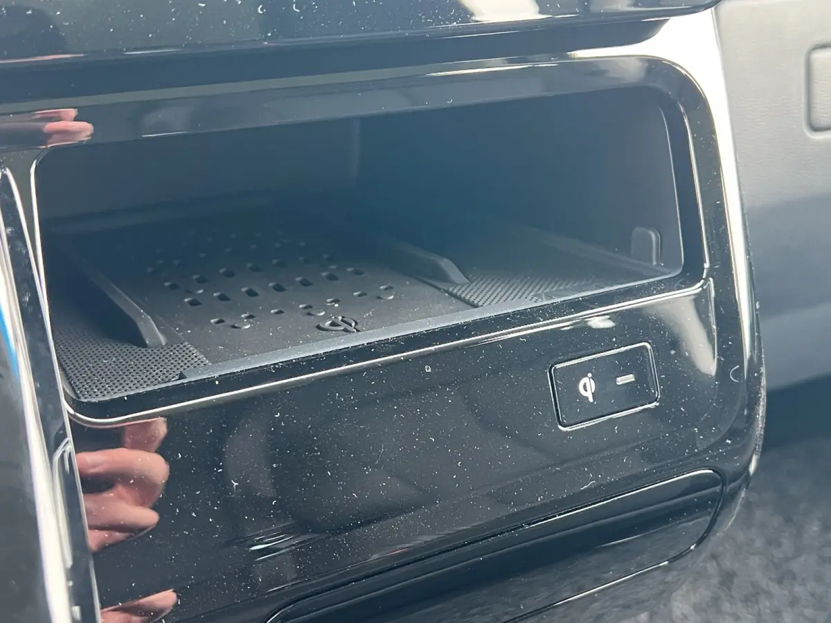 2.2 Dubbele Cabine 6 pers Aut. Camera | 6 pers Dubbele cabine | 2 schuifdeuren | Carplay | Trekhaak | Adaptive cruise controle | Ruiten achter | Parkeersensoren voor en achter | Climate cont