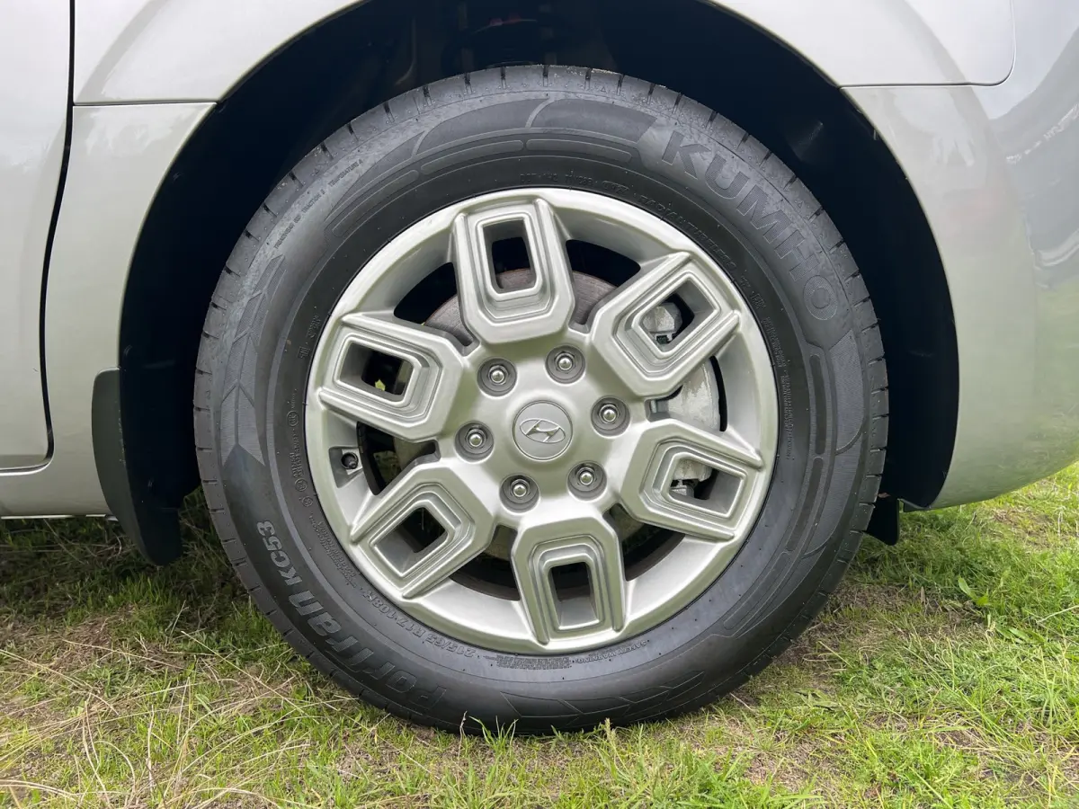 2.2 Dubbele Cabine 6 pers Aut. Camera | 6 pers Dubbele cabine | 2 schuifdeuren | Carplay | Trekhaak | Adaptive cruise controle | Ruiten achter | Parkeersensoren voor en achter | Climate cont