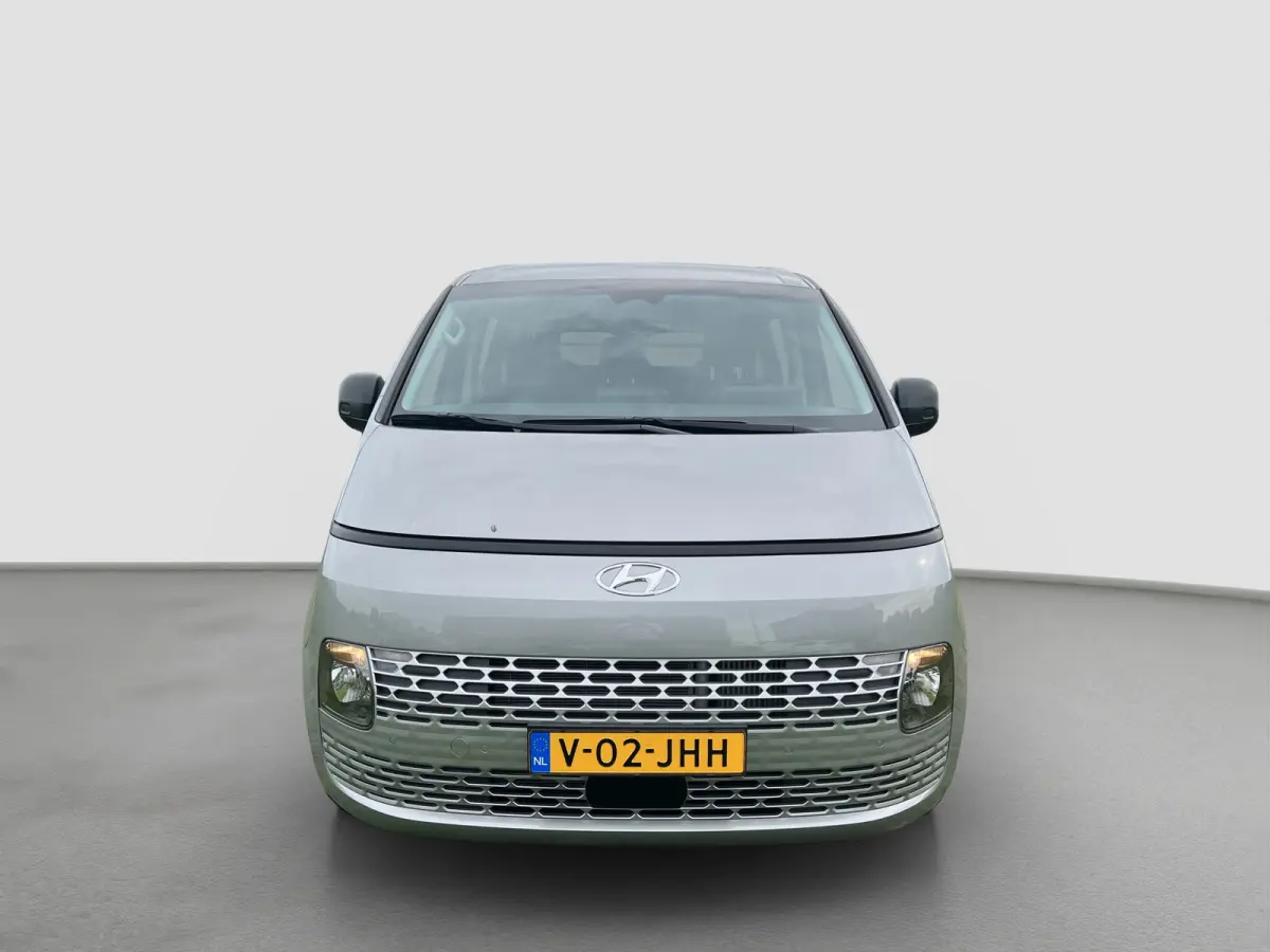 2.2 Dubbele Cabine 6 pers Aut. Camera | 6 pers Dubbele cabine | 2 schuifdeuren | Carplay | Trekhaak | Adaptive cruise controle | Ruiten achter | Parkeersensoren voor en achter | Climate cont