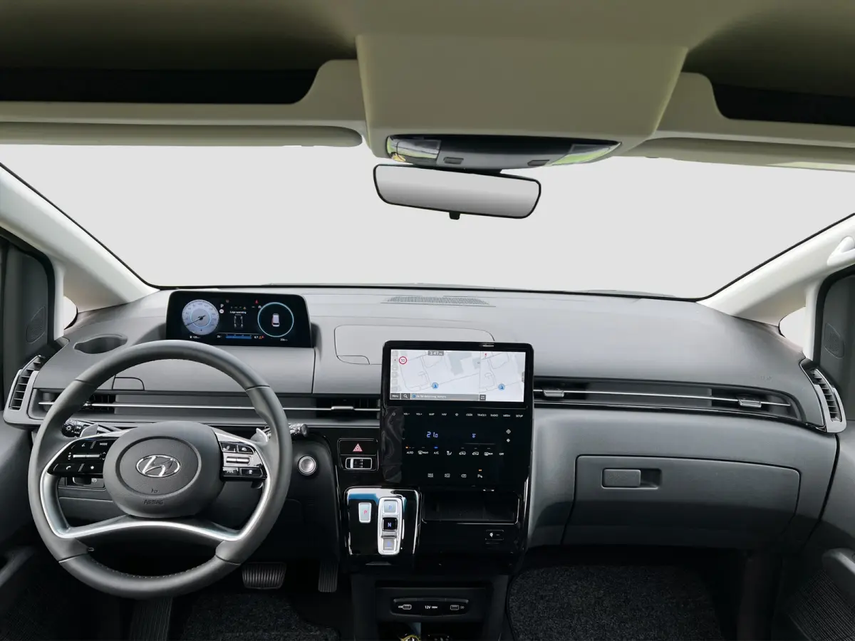 2.2 Dubbele Cabine 6 pers Aut. Camera | 6 pers Dubbele cabine | 2 schuifdeuren | Carplay | Trekhaak | Adaptive cruise controle | Ruiten achter | Parkeersensoren voor en achter | Climate cont