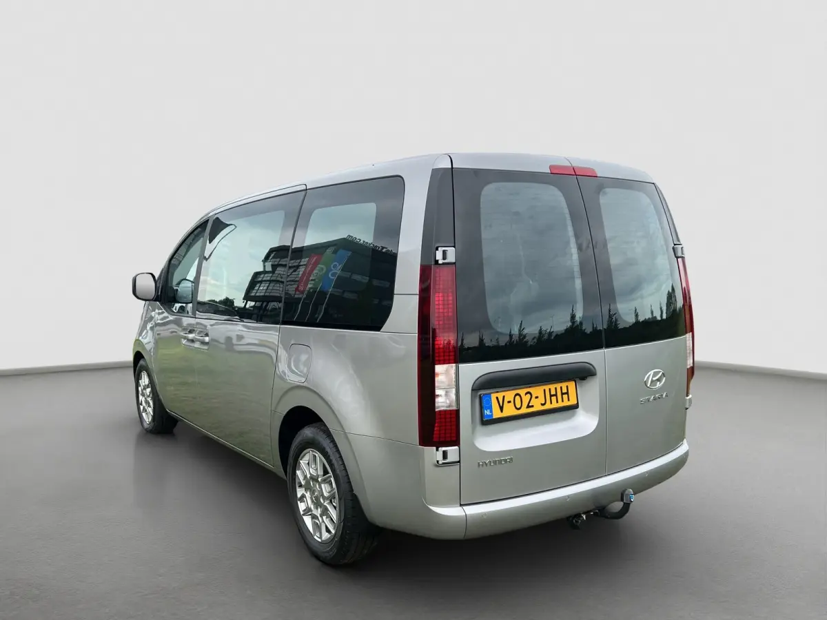 2.2 Dubbele Cabine 6 pers Aut. Camera | 6 pers Dubbele cabine | 2 schuifdeuren | Carplay | Trekhaak | Adaptive cruise controle | Ruiten achter | Parkeersensoren voor en achter | Climate cont