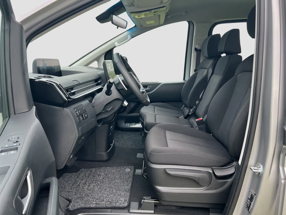 2.2 Dubbele Cabine 6 pers Aut. Camera | 6 pers Dubbele cabine | 2 schuifdeuren | Carplay | Trekhaak | Adaptive cruise controle | Ruiten achter | Parkeersensoren voor en achter | Climate cont
