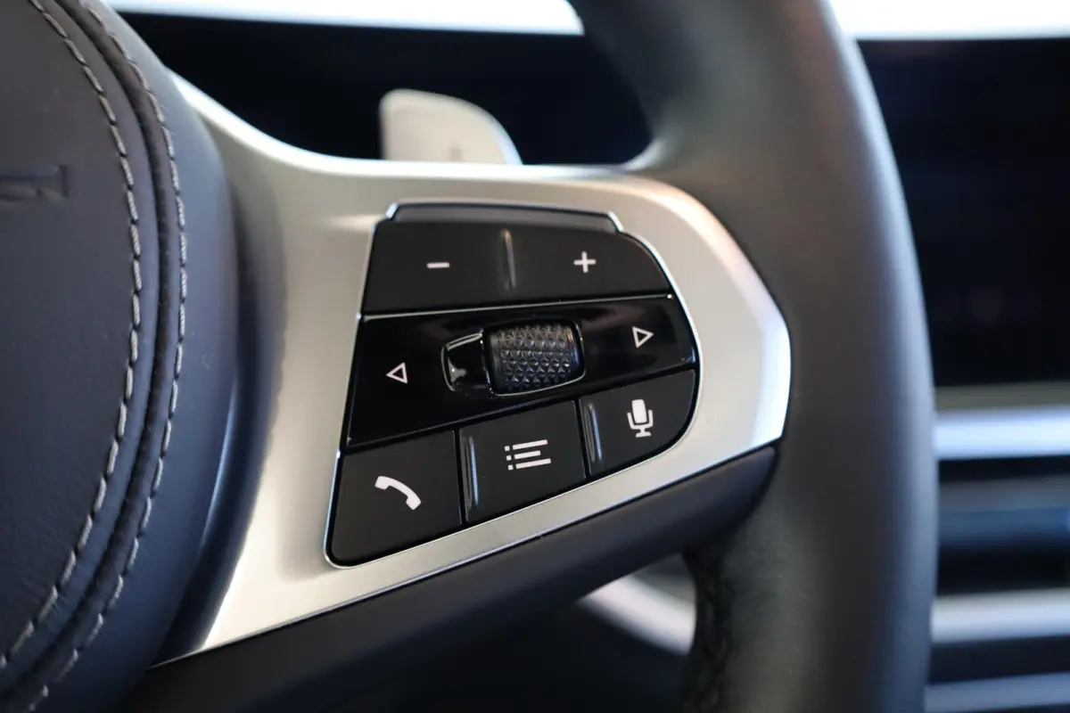 xDrive50e M-Sport Pro | Driving Assistant Professional | Intergral Active Steering | Elekr. Trekhaak | Panoramadak | Harman/Kardon | Stoelventilatie