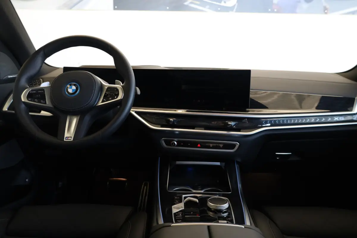 xDrive50e M-Sport Pro | Driving Assistant Professional | Intergral Active Steering | Elekr. Trekhaak | Panoramadak | Harman/Kardon | Stoelventilatie