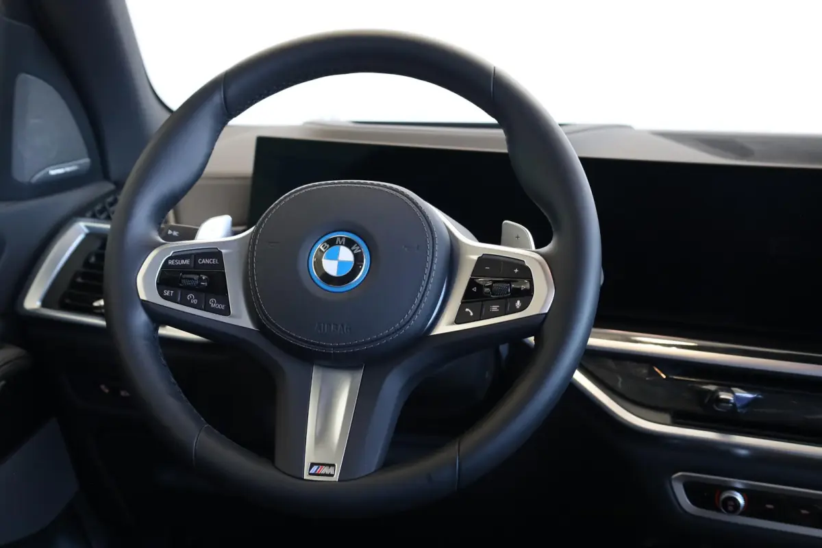 xDrive50e M-Sport Pro | Driving Assistant Professional | Intergral Active Steering | Elekr. Trekhaak | Panoramadak | Harman/Kardon | Stoelventilatie