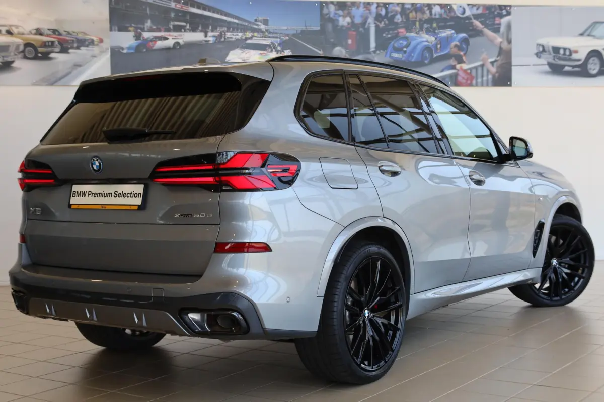 xDrive50e M-Sport Pro | Driving Assistant Professional | Intergral Active Steering | Elekr. Trekhaak | Panoramadak | Harman/Kardon | Stoelventilatie