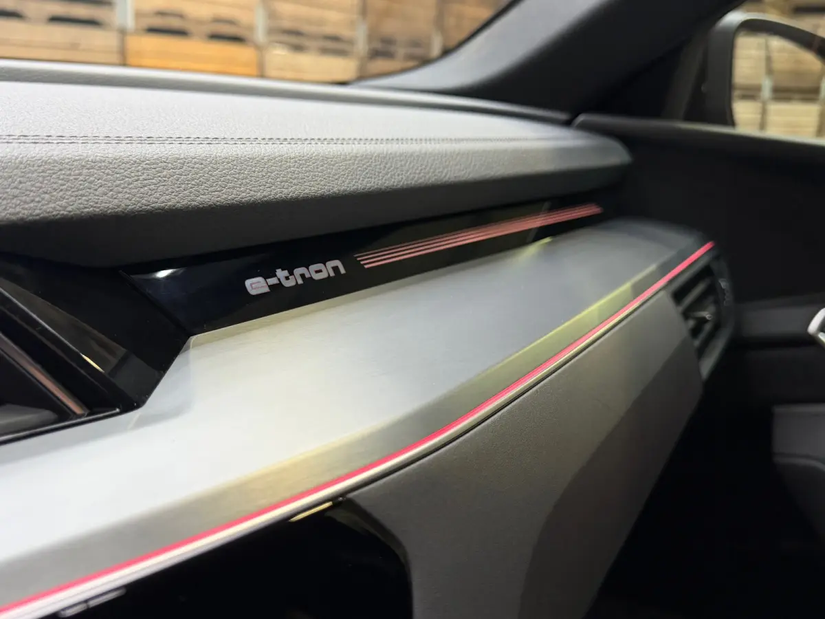 SQ8 50 quattro S Edition 95 kWh,21"LM, Pano, Adaptive Cruise, 360, Trekhaak, Luchtvering, Leder