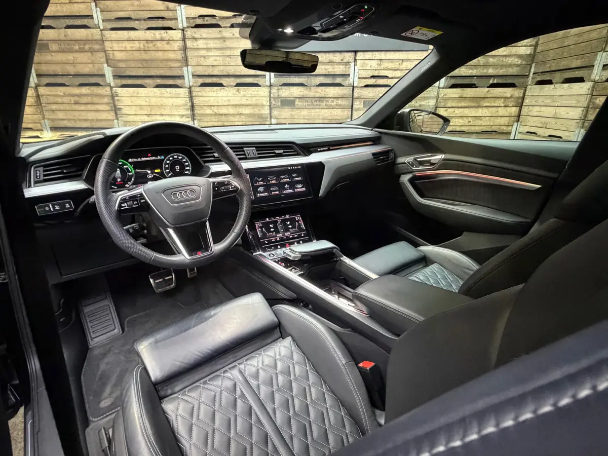 SQ8 50 quattro S Edition 95 kWh,21"LM, Pano, Adaptive Cruise, 360, Trekhaak, Luchtvering, Leder
