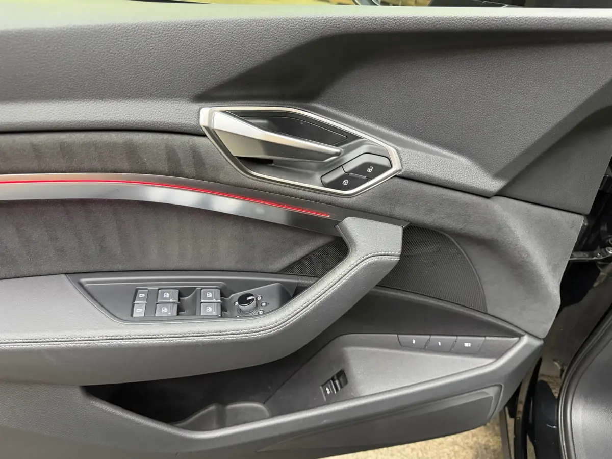 SQ8 50 quattro S Edition 95 kWh,21"LM, Pano, Adaptive Cruise, 360, Trekhaak, Luchtvering, Leder