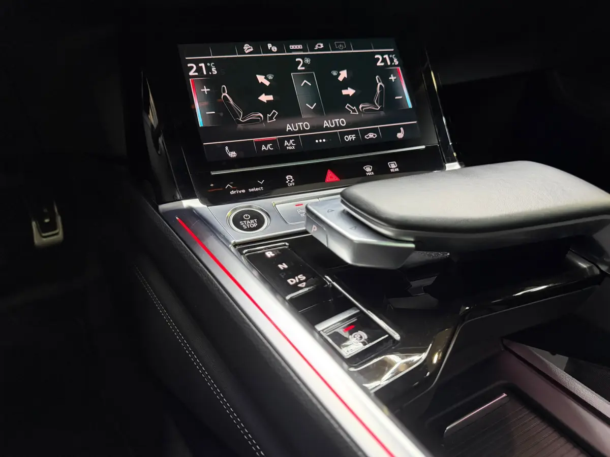 SQ8 50 quattro S Edition 95 kWh,21"LM, Pano, Adaptive Cruise, 360, Trekhaak, Luchtvering, Leder