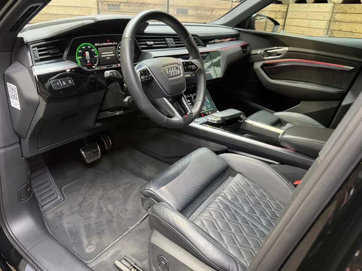SQ8 50 quattro S Edition 95 kWh,21"LM, Pano, Adaptive Cruise, 360, Trekhaak, Luchtvering, Leder