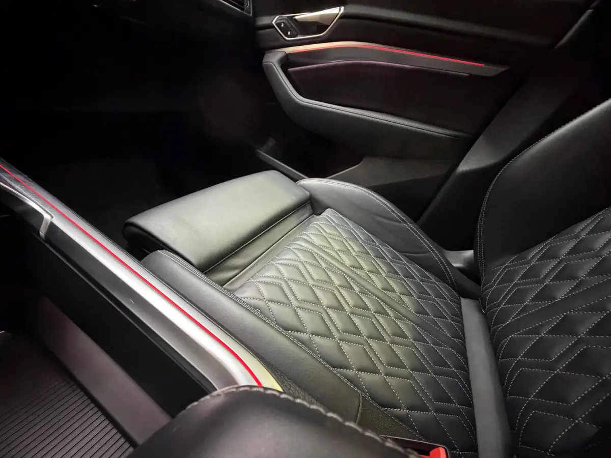 SQ8 50 quattro S Edition 95 kWh,21"LM, Pano, Adaptive Cruise, 360, Trekhaak, Luchtvering, Leder