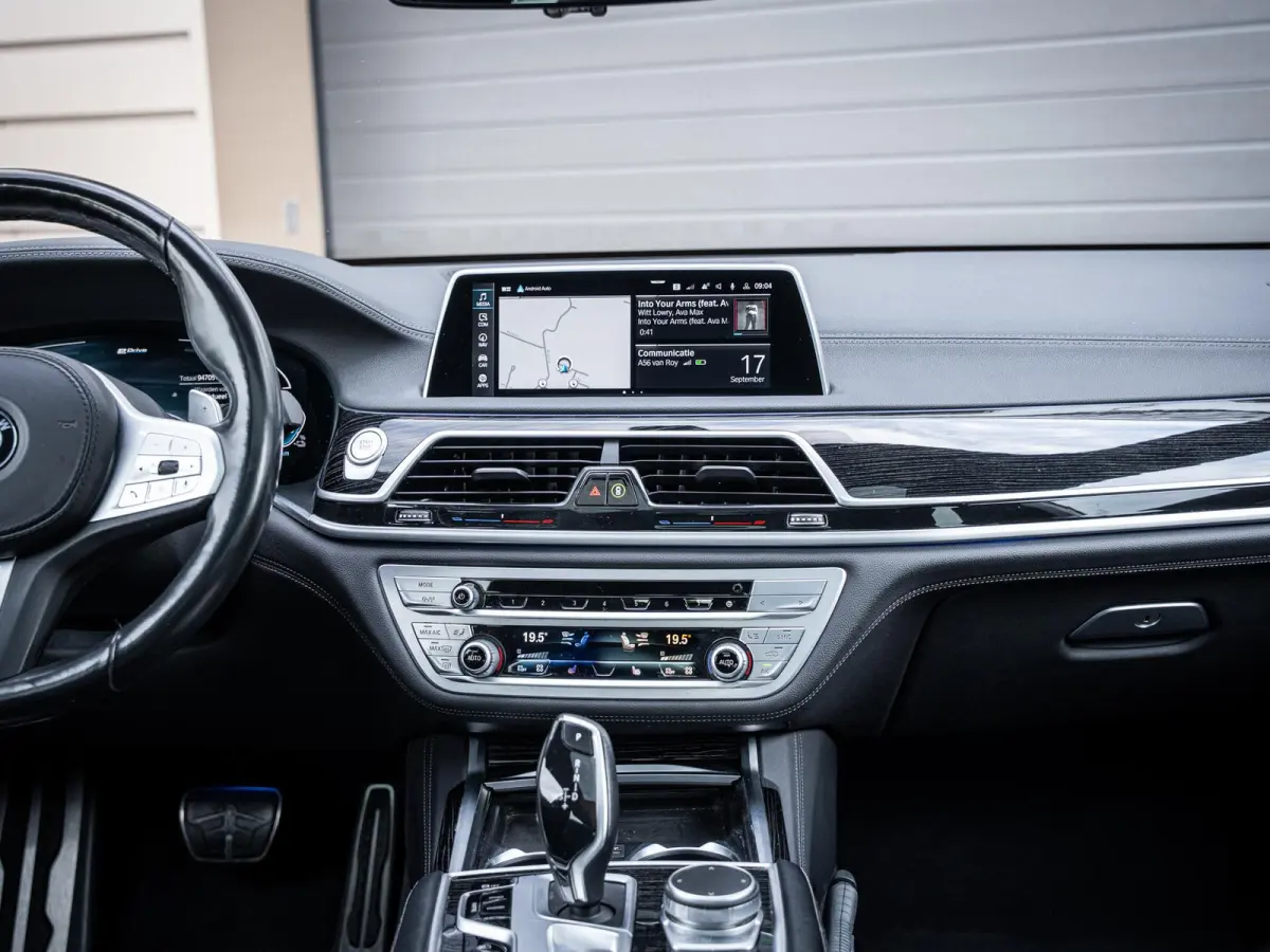 745Le High Executive - M-Sport l Bernina l Rear Ent. l Massage l Pano l Laser