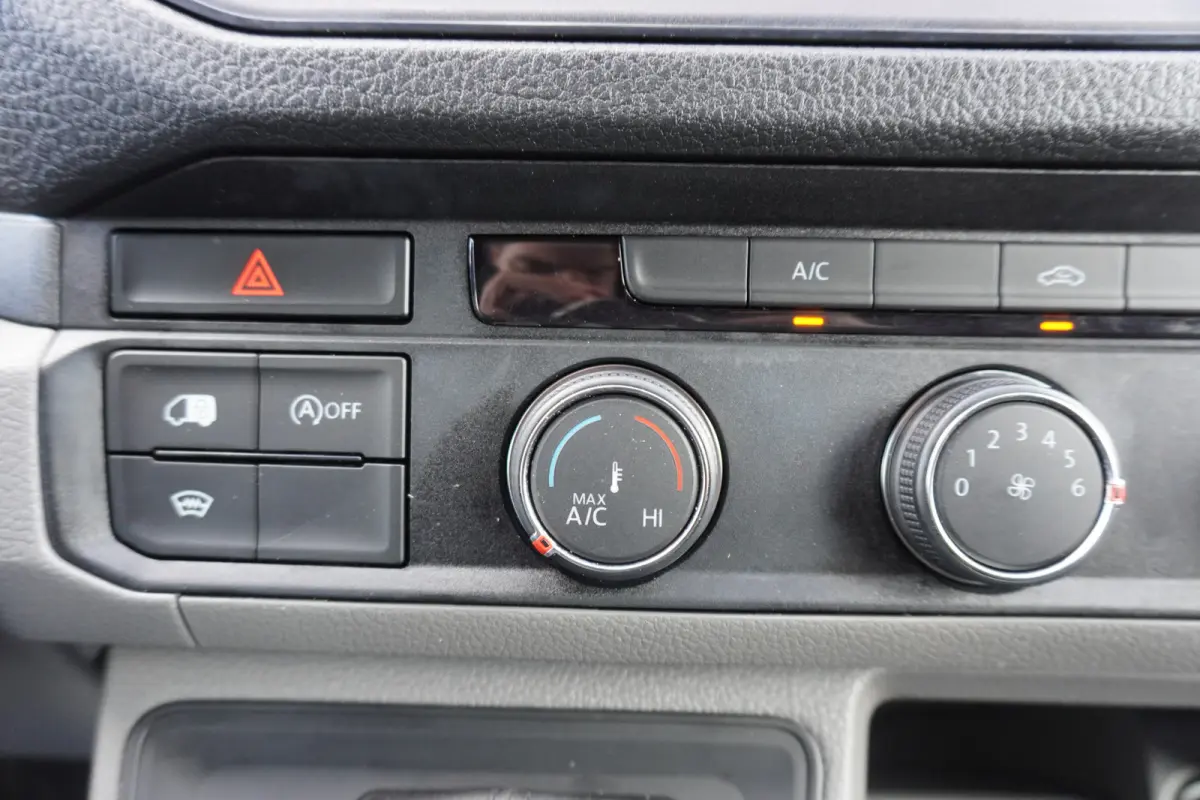 50 N1 Dubbellucht 160pk Automaat L4H3/L3H2 Apple Carplay 3500kg Trekgewicht Imperiaal Camera Parkeersensoren Cruise control