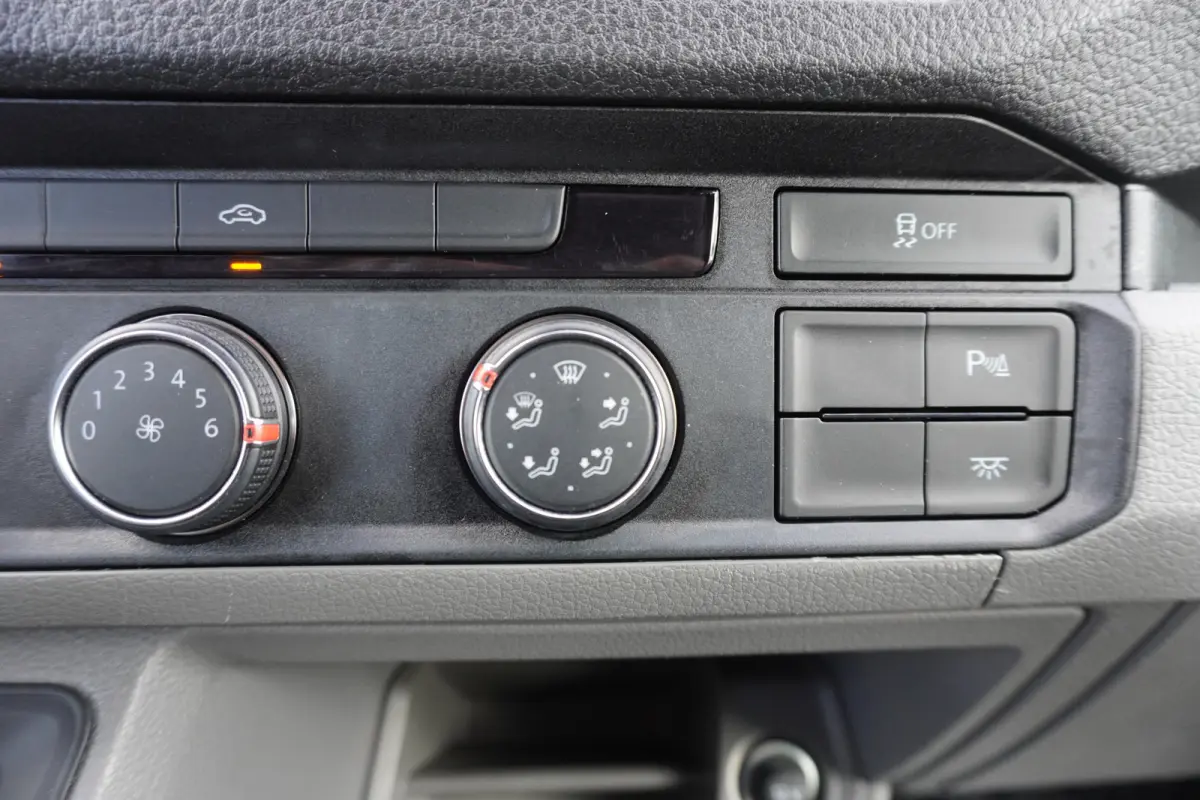 50 N1 Dubbellucht 160pk Automaat L4H3/L3H2 Apple Carplay 3500kg Trekgewicht Imperiaal Camera Parkeersensoren Cruise control