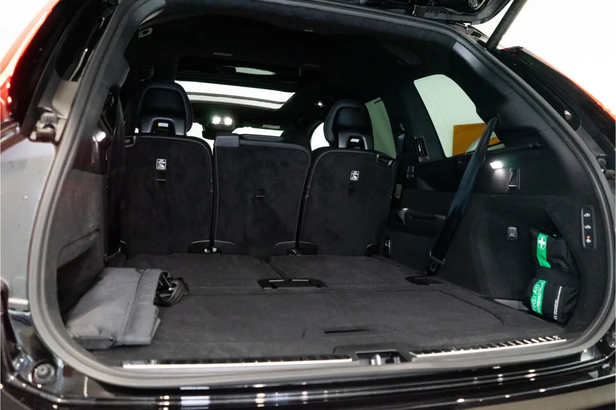 2.0 T8 Plug-in hybrid AWD Ultra Dark Long Range 406PK GLOEDNIEUW | 7 Pers. | Bowers | Pano | Trekhaak | VOL! 3 jaar Fabrieksgarantie