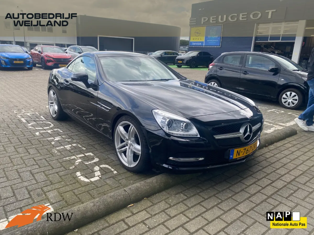 200 K. AMG-line 184PK NIEUWSTAAT I 2ste eig. I AMG-line I Navi I Leer I Nekverwarming I Winterpakket I 18" I