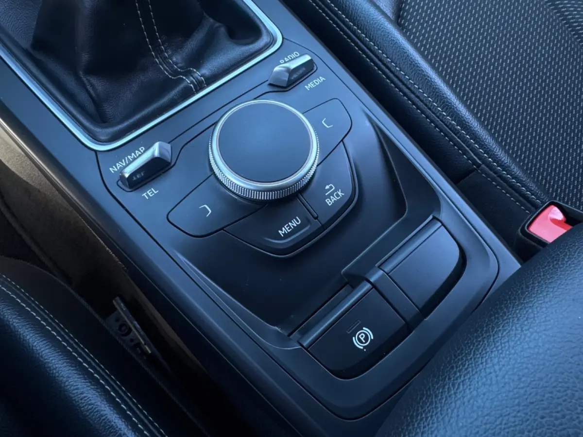 35 TFSI 150PK S-LINE EDITION NAVI/PDC/HALF-LEDER