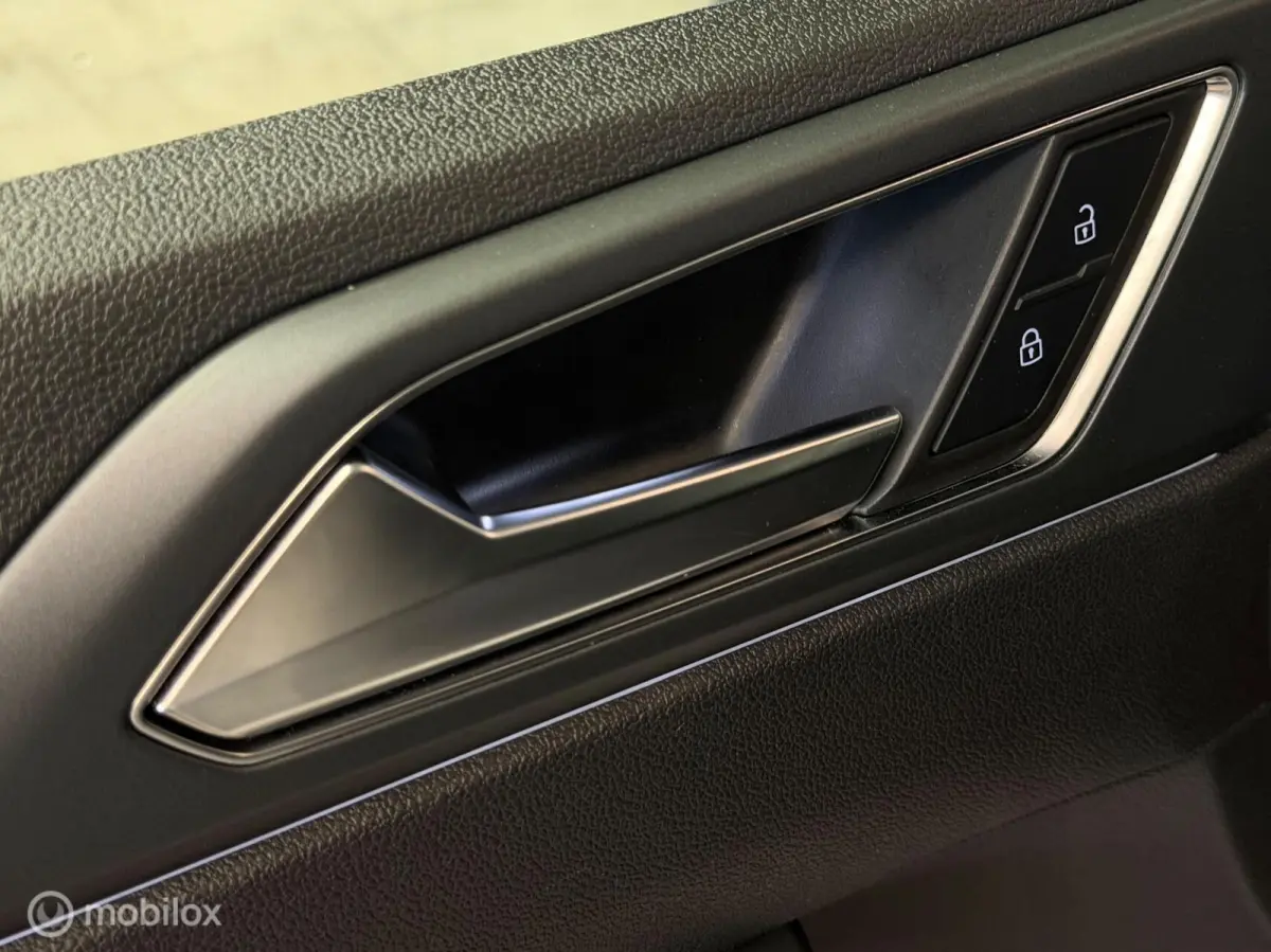 1.0 TSI 3x R-line Panorama/Keyless/Black style