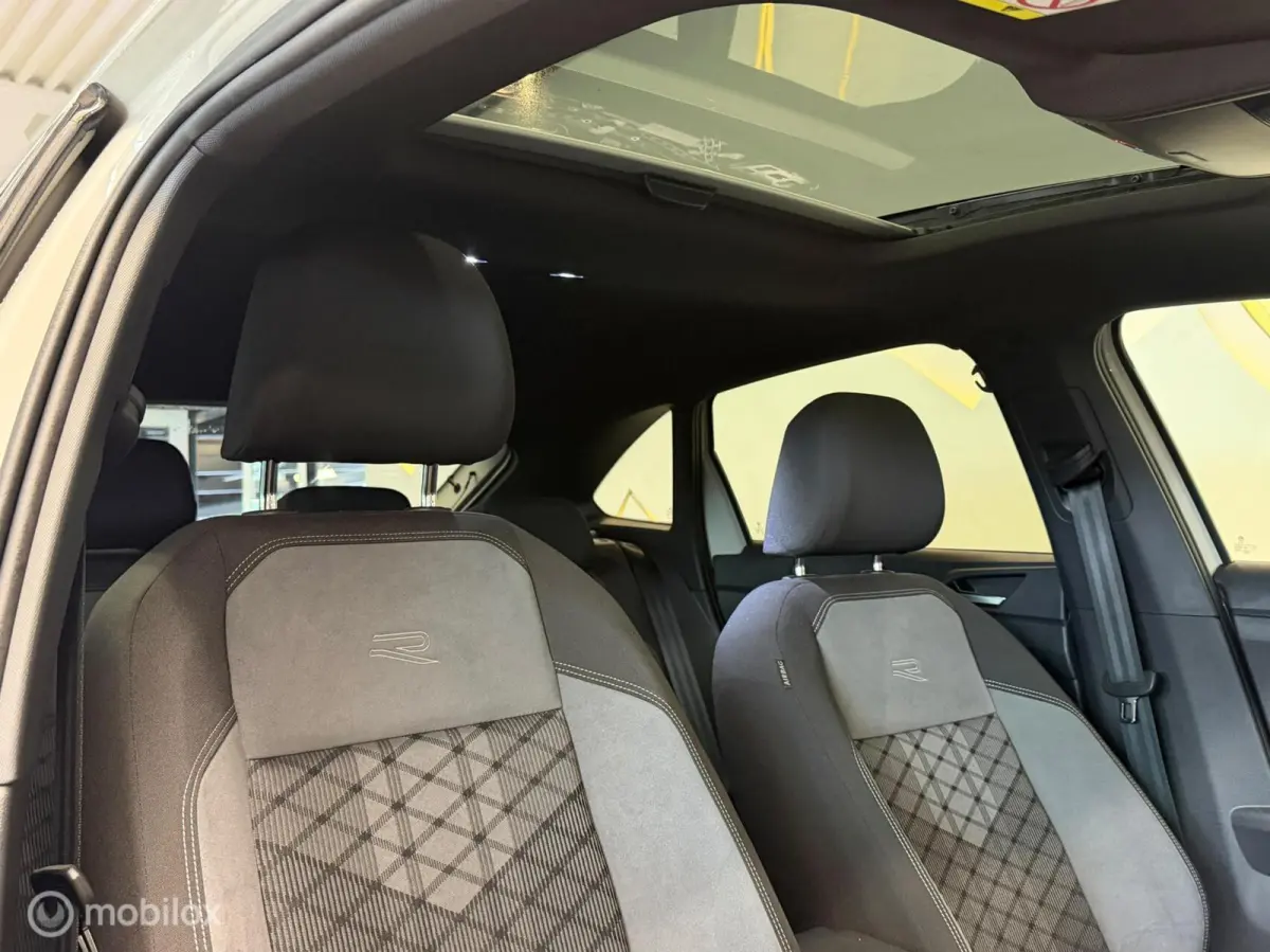 1.0 TSI 3x R-line Panorama/Keyless/Black style