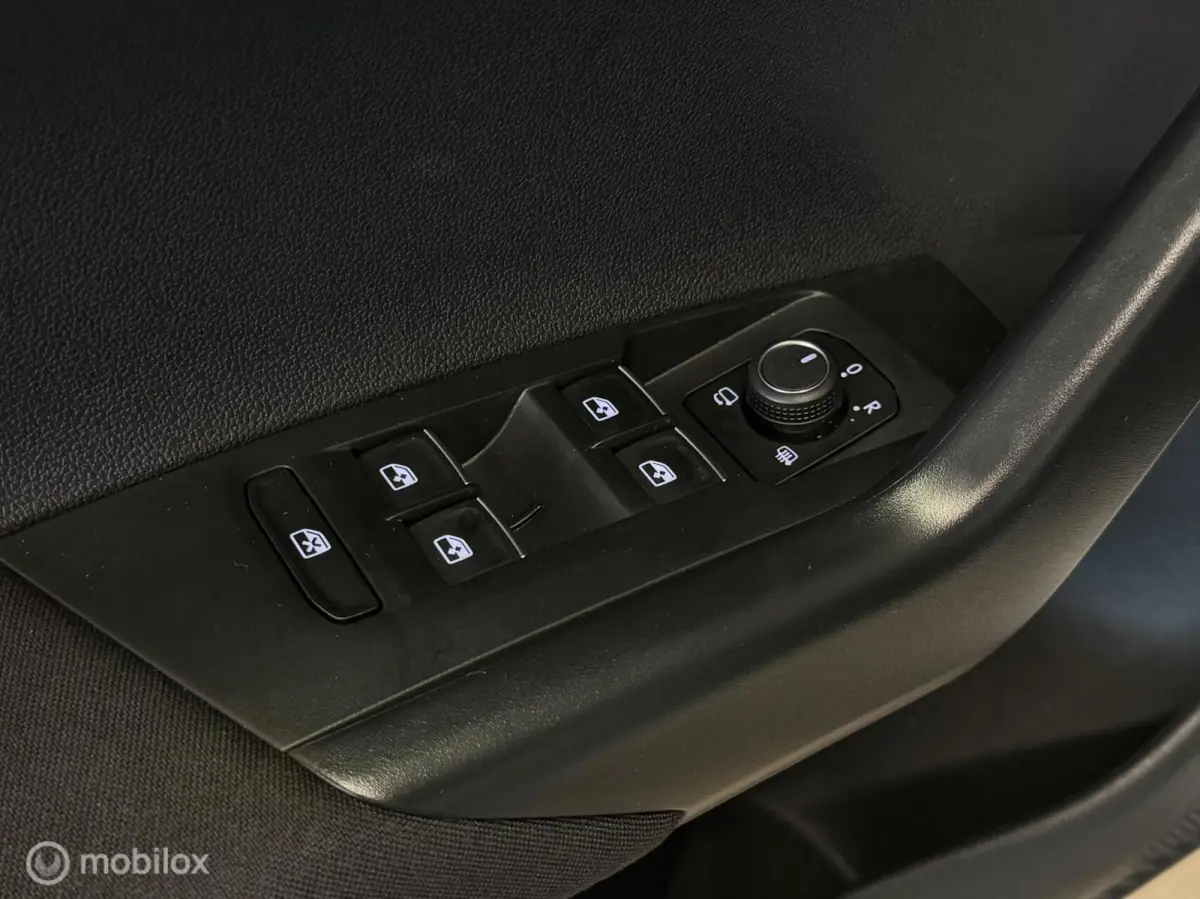 1.0 TSI 3x R-line Panorama/Keyless/Black style