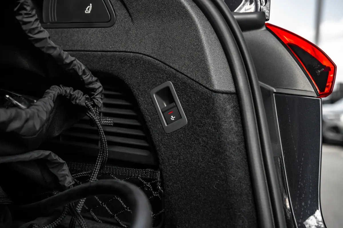 S edition, A5 (2025) | Adaptive cruise control | Aluminium optiek in het interieur | Audi smartphone interface