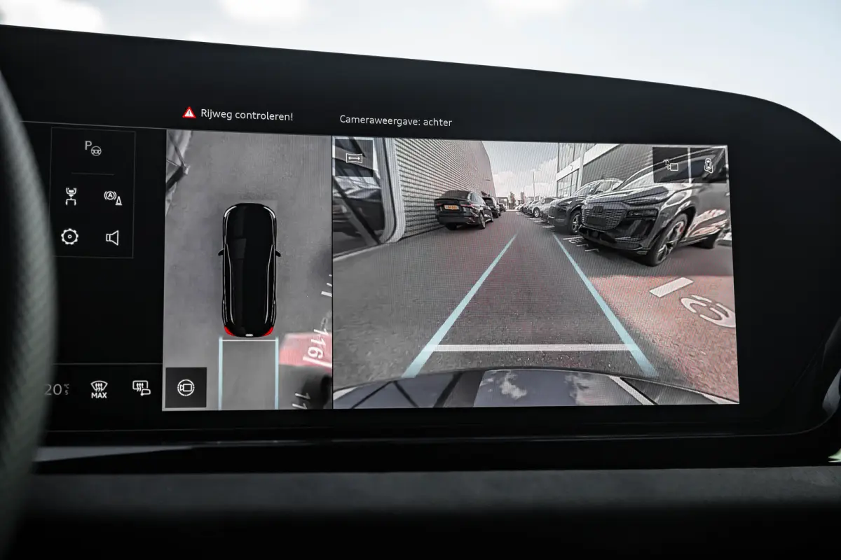 S edition, A5 (2025) | Adaptive cruise control | Aluminium optiek in het interieur | Audi smartphone interface