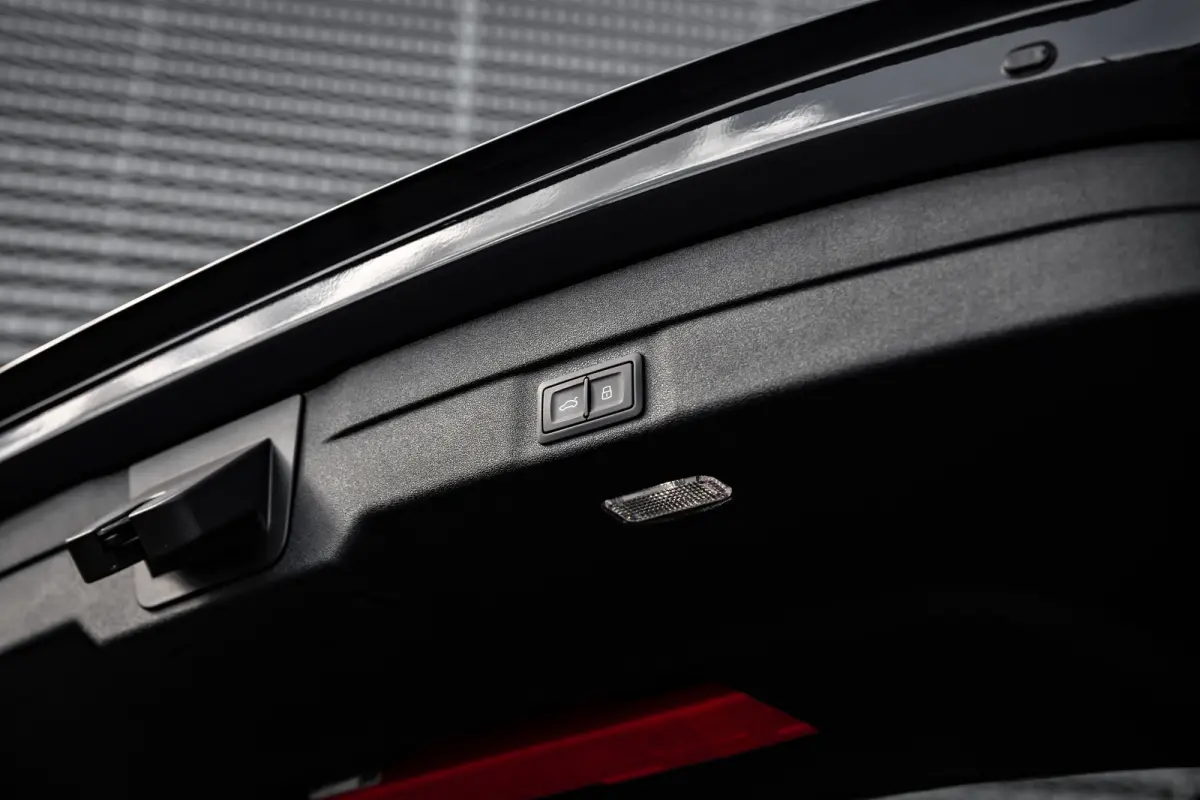S edition, A5 (2025) | Adaptive cruise control | Aluminium optiek in het interieur | Audi smartphone interface