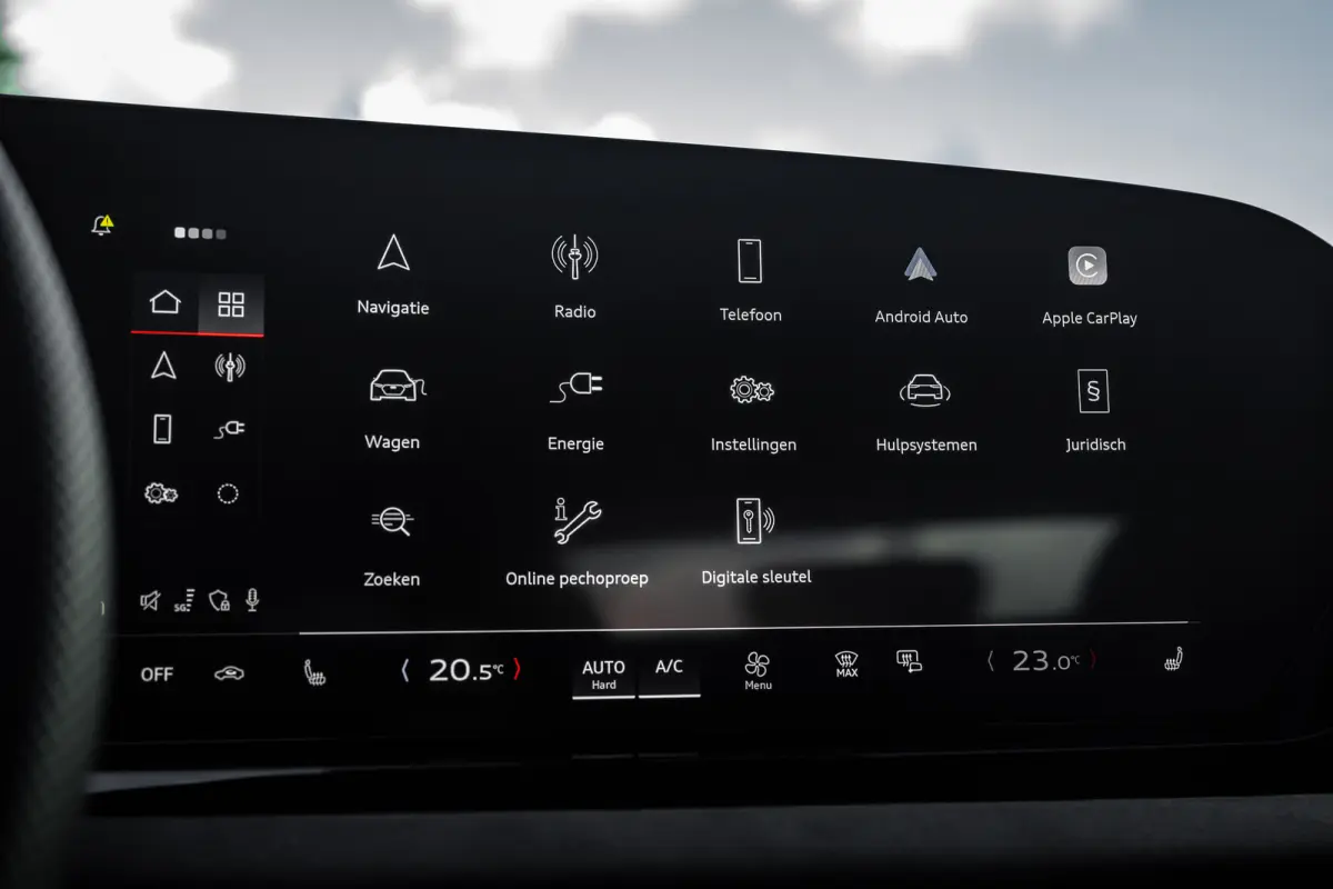 S edition, A5 (2025) | Adaptive cruise control | Aluminium optiek in het interieur | Audi smartphone interface