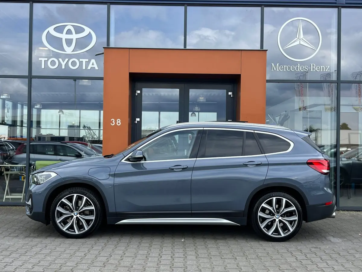XDrive25e eDrive|Pano|Trekhaak|Sfeerverl.|HUD|Memory