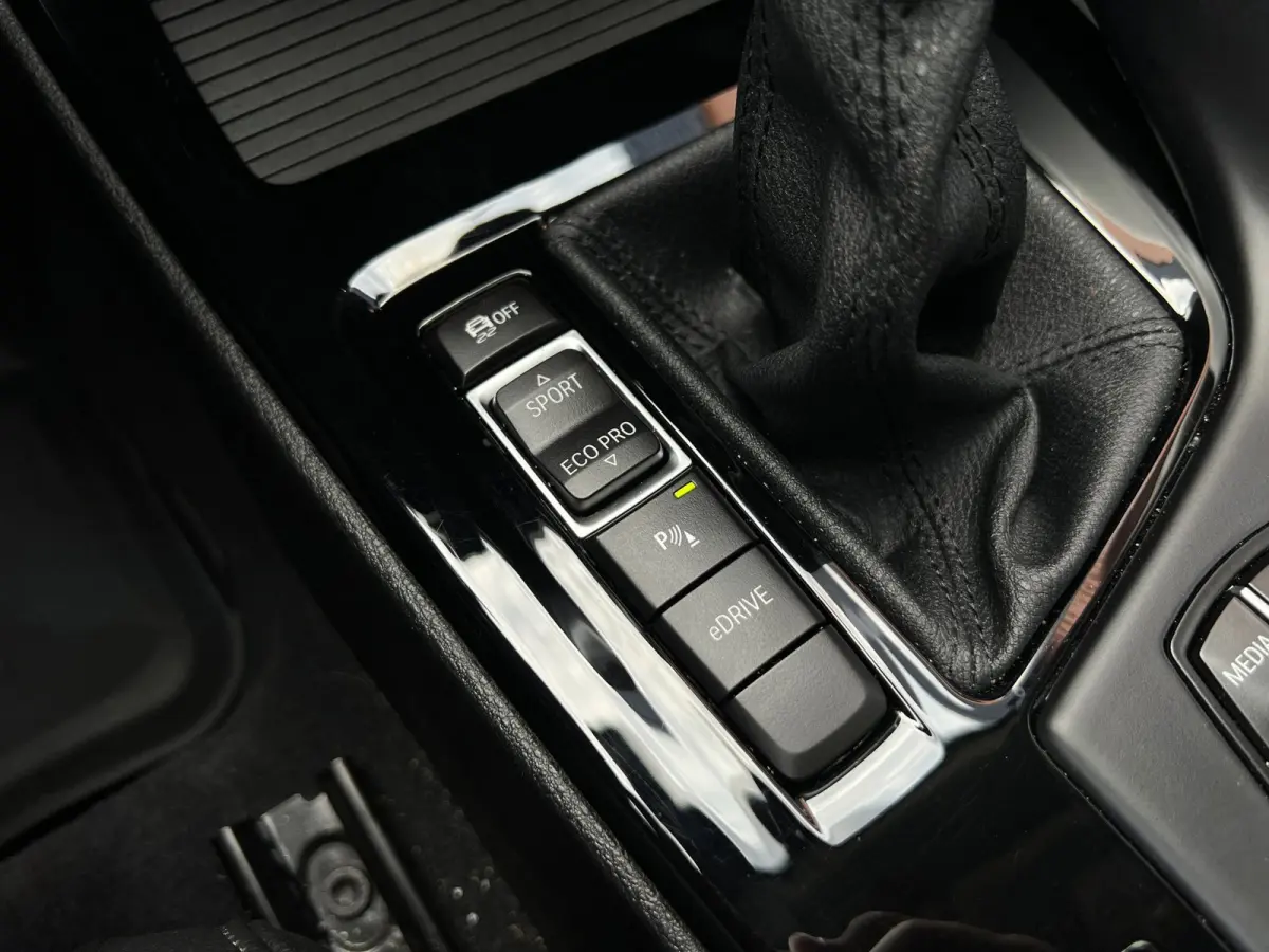 XDrive25e eDrive|Pano|Trekhaak|Sfeerverl.|HUD|Memory