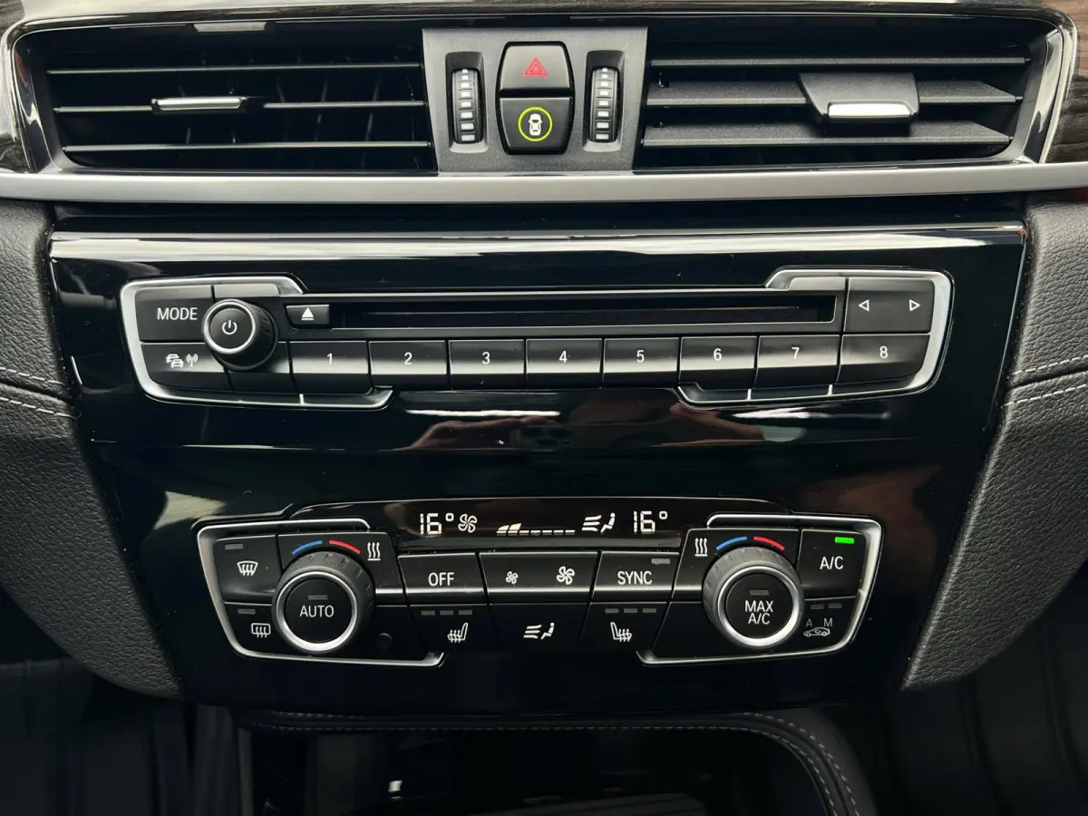 XDrive25e eDrive|Pano|Trekhaak|Sfeerverl.|HUD|Memory