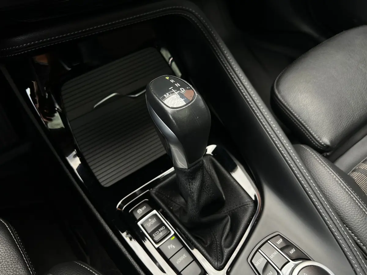 XDrive25e eDrive|Pano|Trekhaak|Sfeerverl.|HUD|Memory
