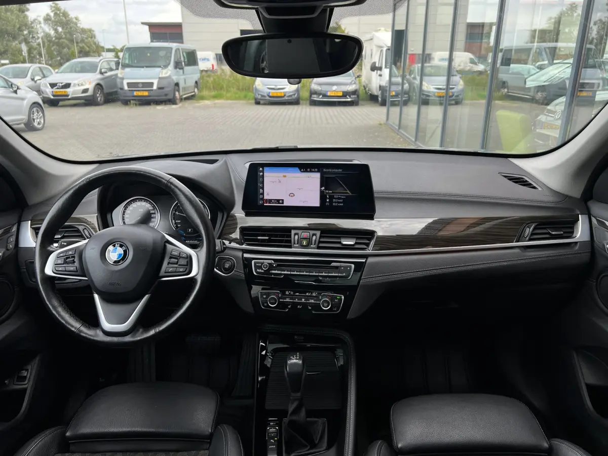 XDrive25e eDrive|Pano|Trekhaak|Sfeerverl.|HUD|Memory