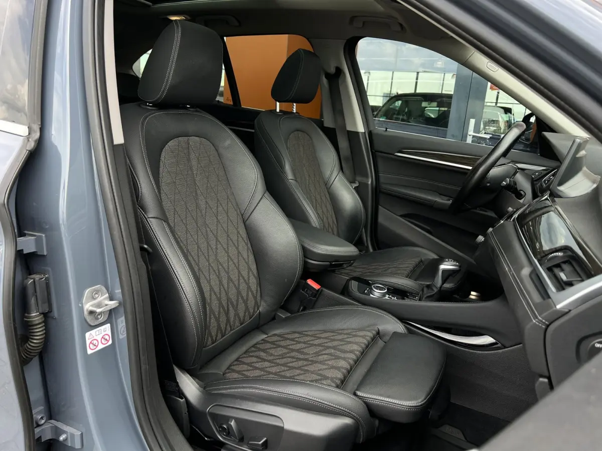 XDrive25e eDrive|Pano|Trekhaak|Sfeerverl.|HUD|Memory