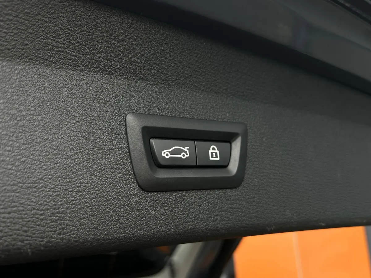 XDrive25e eDrive|Pano|Trekhaak|Sfeerverl.|HUD|Memory