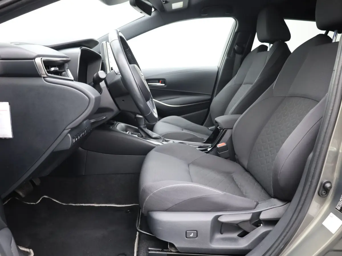 1.8 Hybrid Dynamic | Keyless | Trekhaak | Stuur & Stoel verwarming | Prijs Rijklaar!!