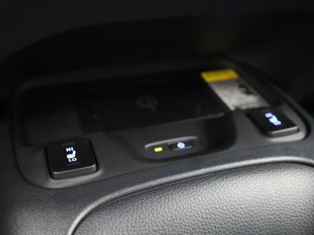 1.8 Hybrid Dynamic | Keyless | Trekhaak | Stuur & Stoel verwarming | Prijs Rijklaar!!