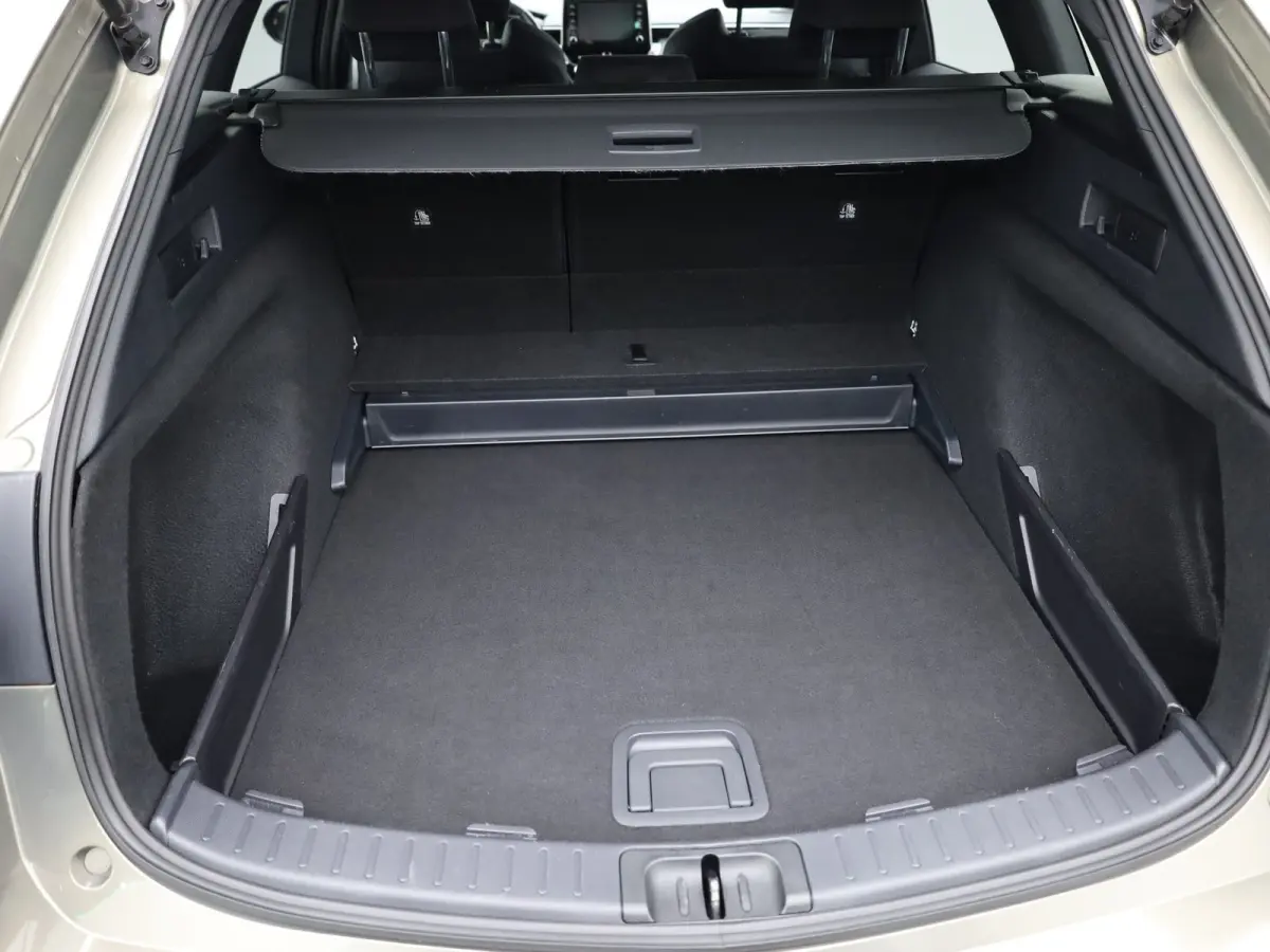 1.8 Hybrid Dynamic | Keyless | Trekhaak | Stuur & Stoel verwarming | Prijs Rijklaar!!