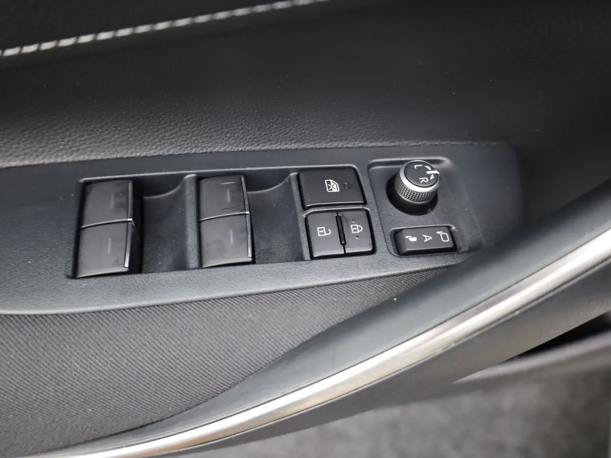 1.8 Hybrid Dynamic | Keyless | Trekhaak | Stuur & Stoel verwarming | Prijs Rijklaar!!