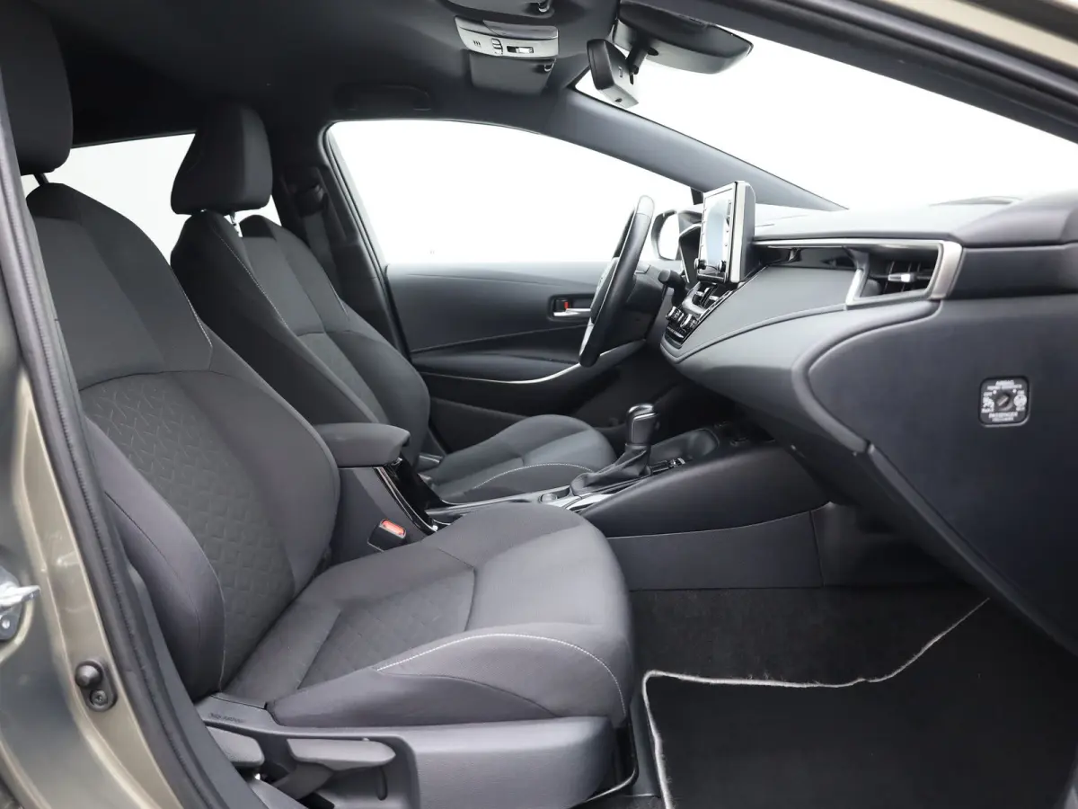 1.8 Hybrid Dynamic | Keyless | Trekhaak | Stuur & Stoel verwarming | Prijs Rijklaar!!
