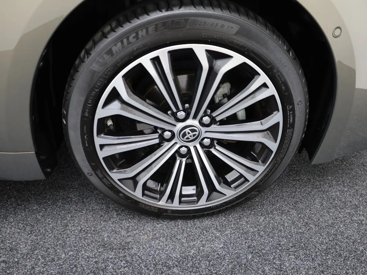 1.8 Hybrid Dynamic | Keyless | Trekhaak | Stuur & Stoel verwarming | Prijs Rijklaar!!